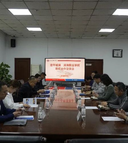 造甲城镇政府一行来我校交流合作