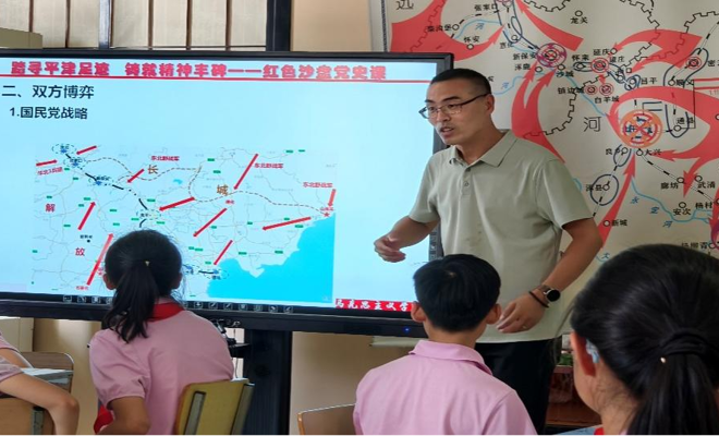 踏寻平津足迹 铸就精神丰碑  ——马克思主义学院开展职教周大中小学思政一体化实践活动