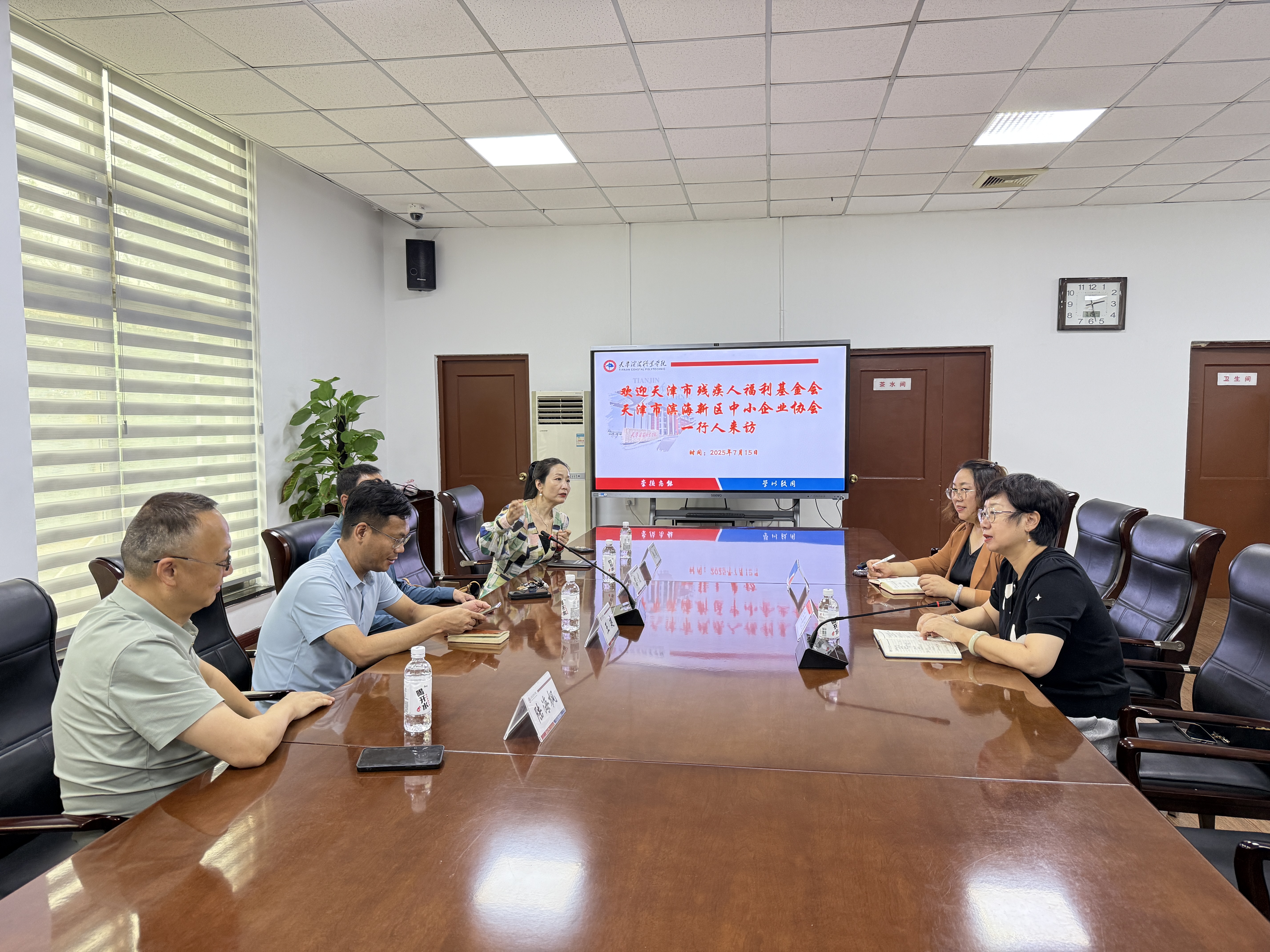 图1座谈会现场