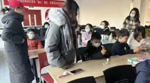 数字创意学院｜以学促行传文化，匠心筑魂育学风——数字创意学院志愿者走进社区开展粘土醒狮实践活动
